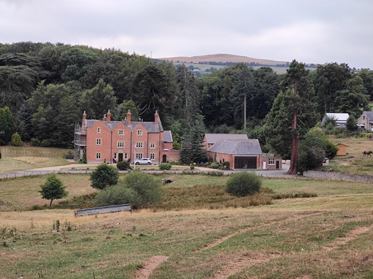 The Stables At Eriviat Hall Henllan  Bagian luar foto