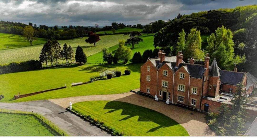 The Stables At Eriviat Hall Henllan  Bagian luar foto